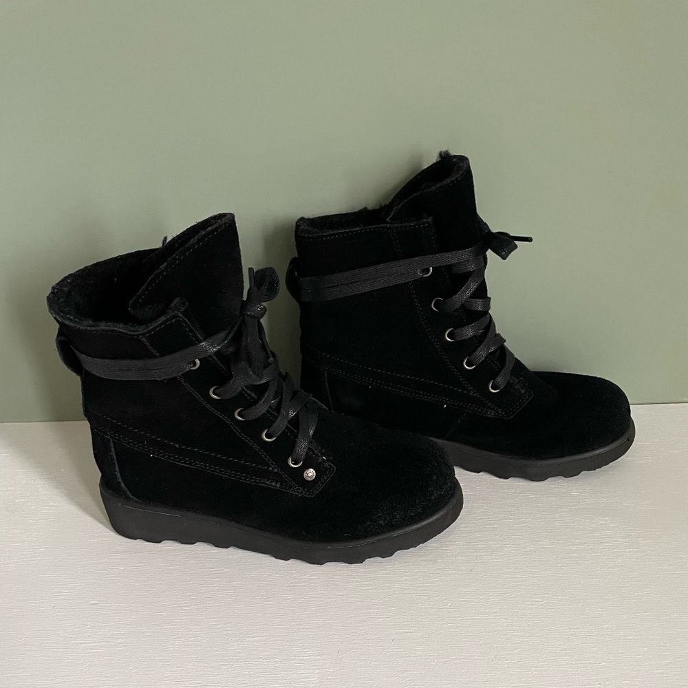 EUC Bearpaw Girls Size 2 Black Suede and Wool Boots